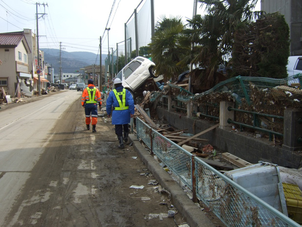 宮城県災害支援隊　防犯パトロールに当たる支援隊