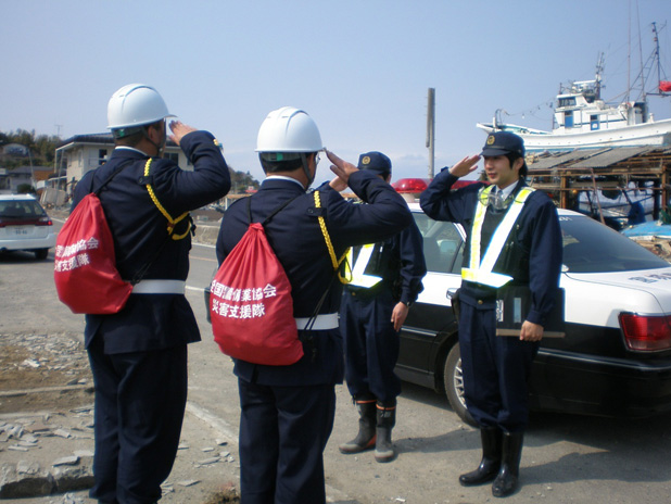 埼玉県災害支援隊　　警察官との情報交換を行う支援隊